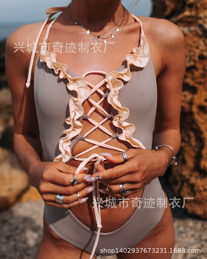 Dame enhed badedragt med moderne ruffles detalje og moderne snøredesign Stilla