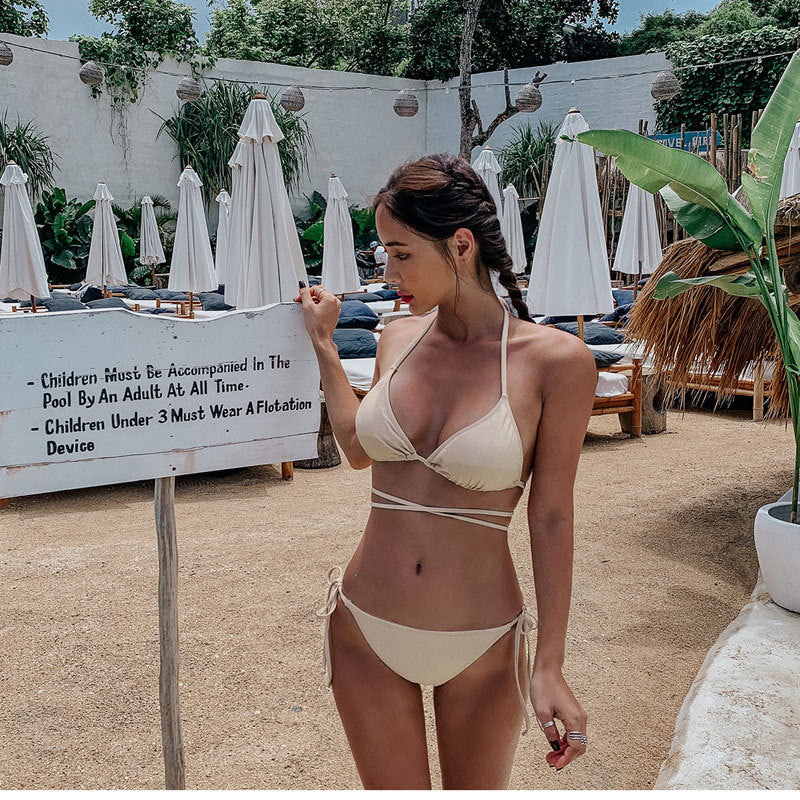 Dame Triangel-Bikini med justerbare snore og feminint snit Stilla