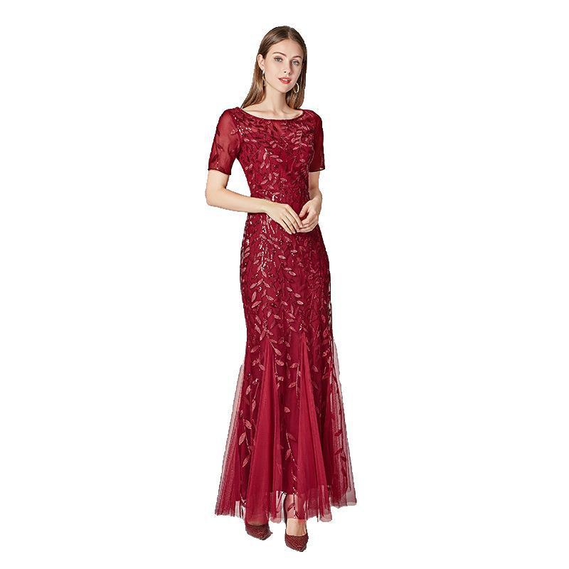 Stilla | Elegant Aftenkjole med Blonder & Broderi