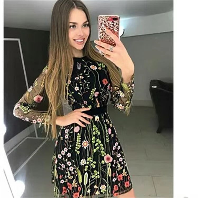 Dame blomsterprint kjole med gennemsigtige ærmer og taljebælte Stilla