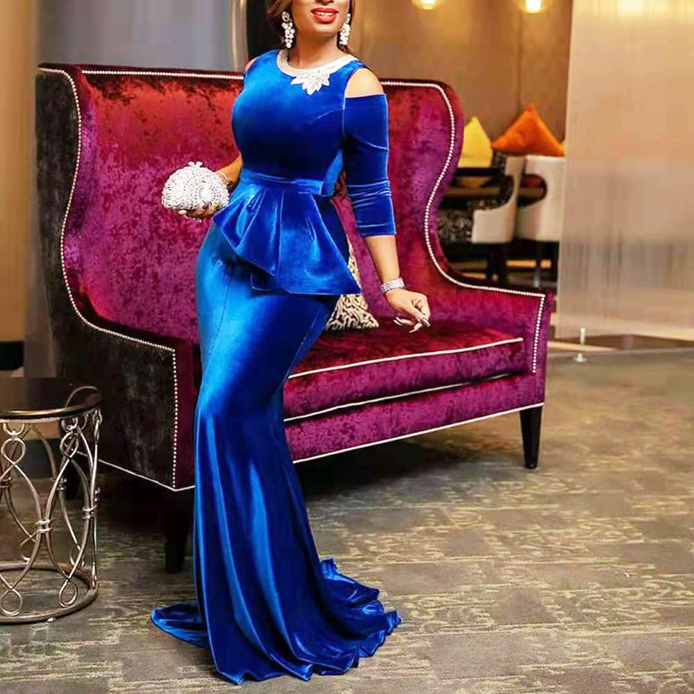 Dame Elegant og figursyet fløjlskjole med peplum-detalje Stilla