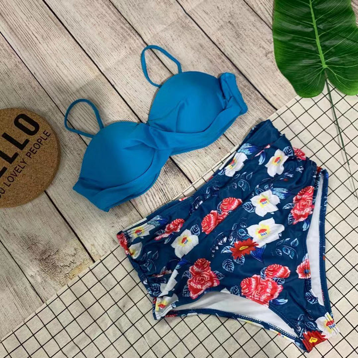 Damebikini med blomsterdesign og justerbare stropper Skovae