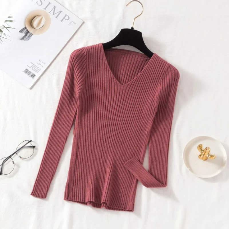 Stilla | Slim-fit-uppe med rib-v-udskæring til et smart look