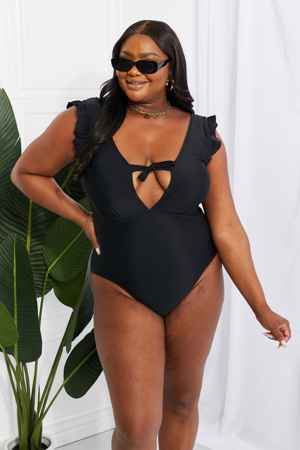Stilla | West Swim Seashell Ruffle Sleeve Én-del I Sort