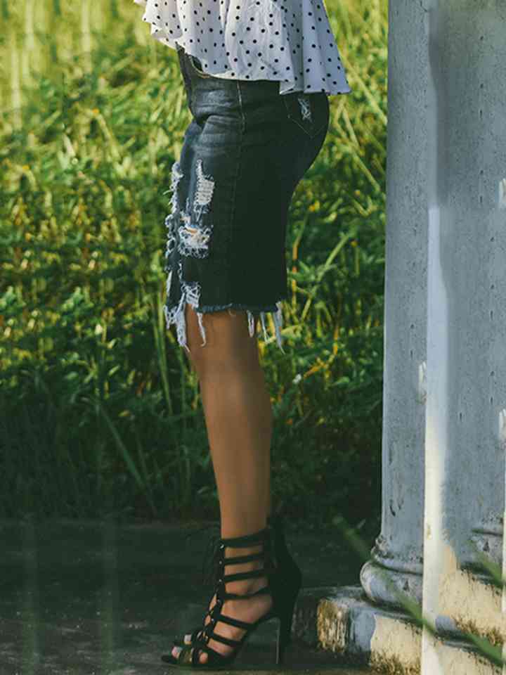 Stilla | Størrelse Distressed Slid Denim Skirt