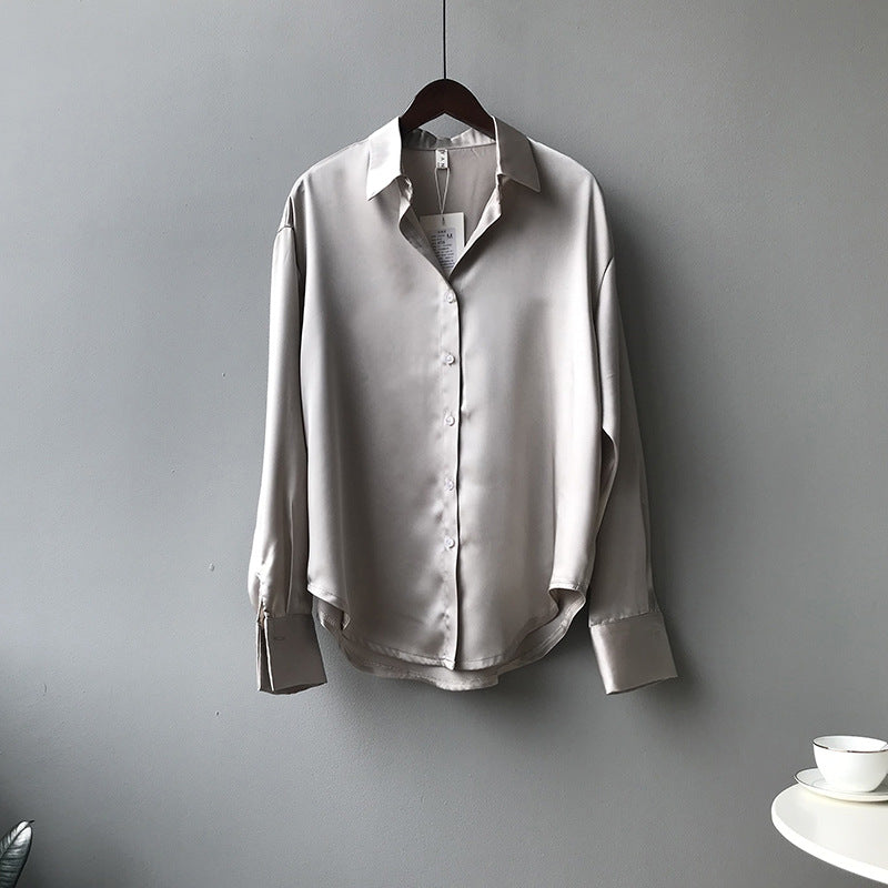 Dame silkebluse med elegante knapdetaljer Stilla
