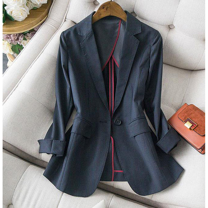 Dameblazer med moderne snit og elegante detaljer Stilla