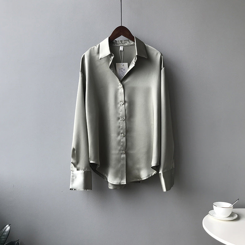 Dame silkebluse med elegante knapdetaljer Stilla