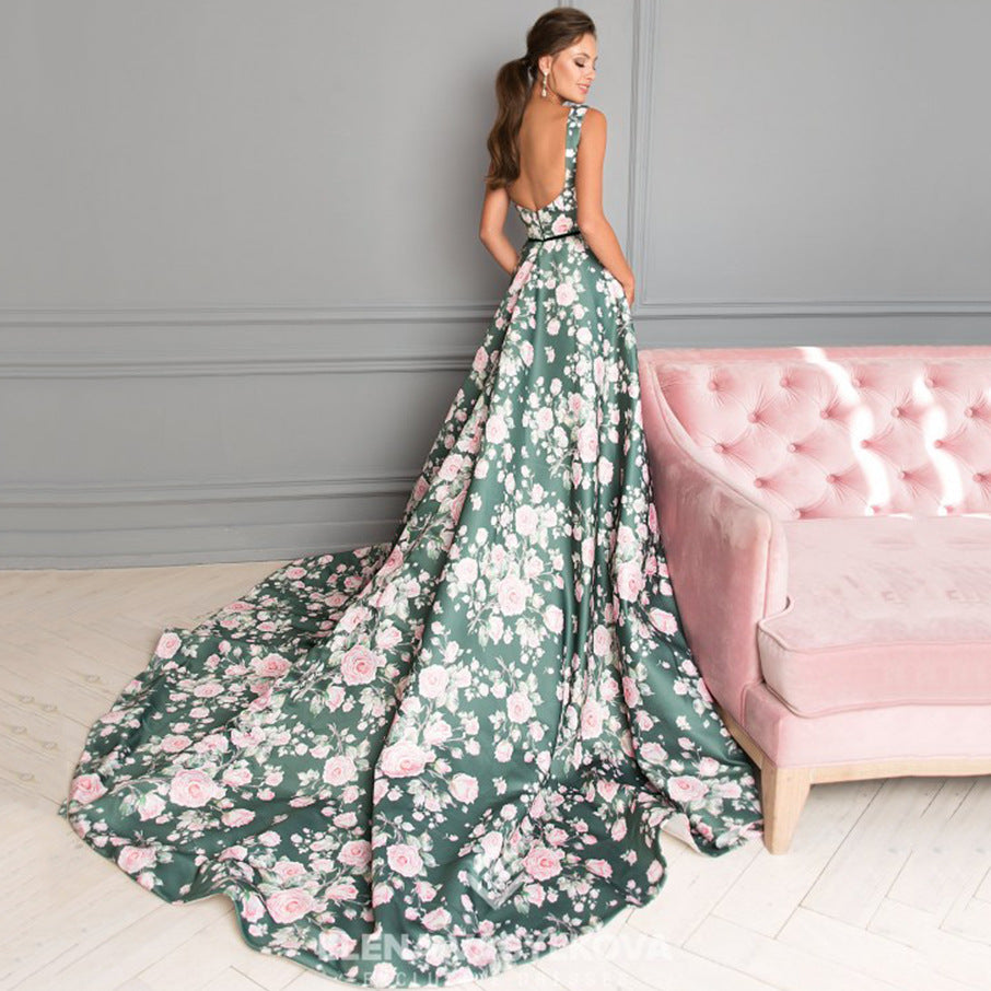 Dame maxikjole med elegant floral print og svingende kant Stilla