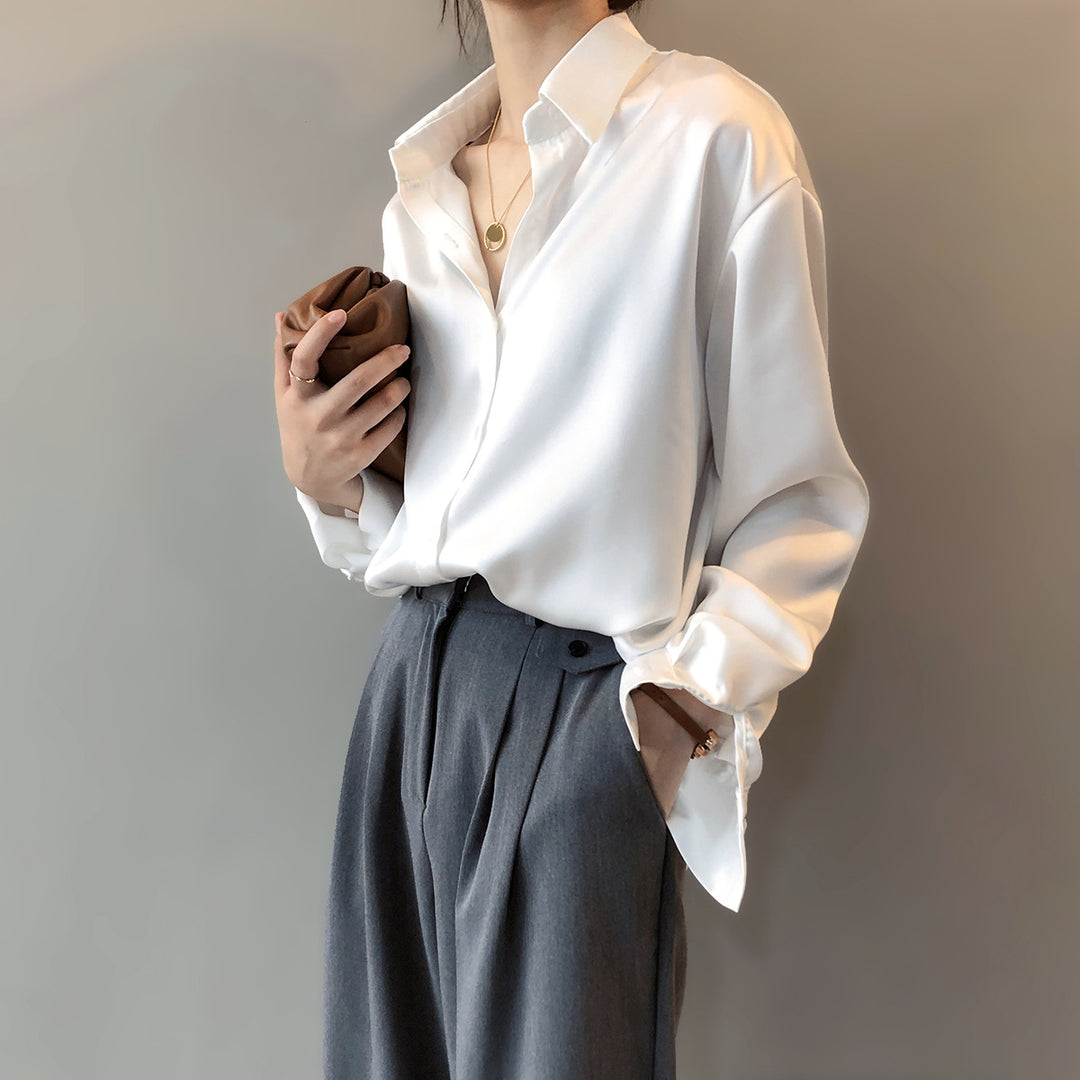 Dame silkebluse med elegante knapdetaljer Stilla