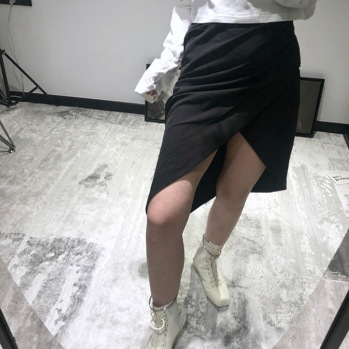 Dame indpakningsskørt med elegant drapering og asymmetrisk kant Stilla