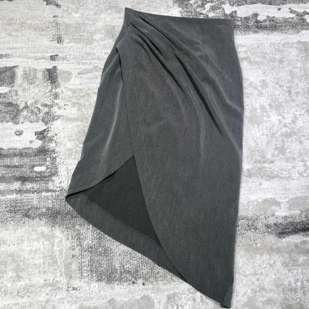 Dame indpakningsskørt med elegant drapering og asymmetrisk kant Stilla