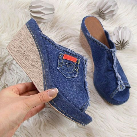 Dame nan Jeans-Pantolette med åben tåparti, frynset kant og bastkilehæl Skovae
