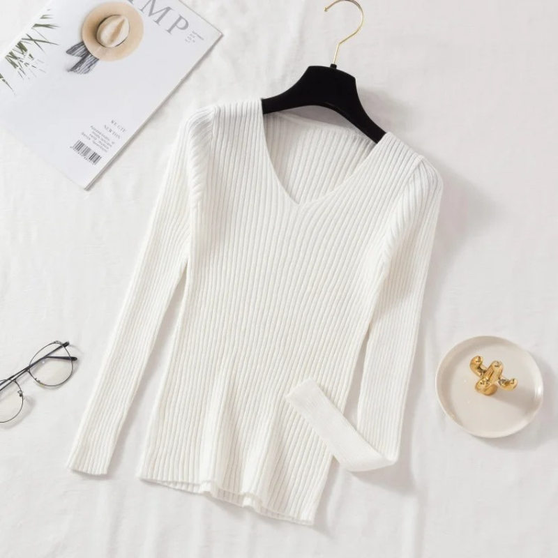 Stilla | Slim-fit-uppe med rib-v-udskæring til et smart look