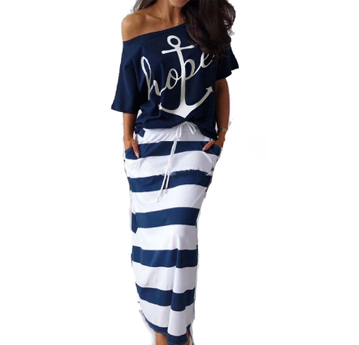 Kvindernes stilfulde strandoutfit med off-shoulder top og hoftelængde nederdel Stilla