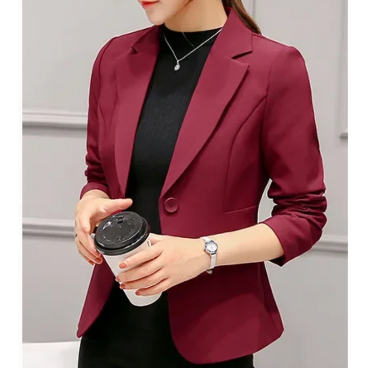 Stilla | Elegant Blazer Til Kvinder Med Knaplukning Ved Anklen