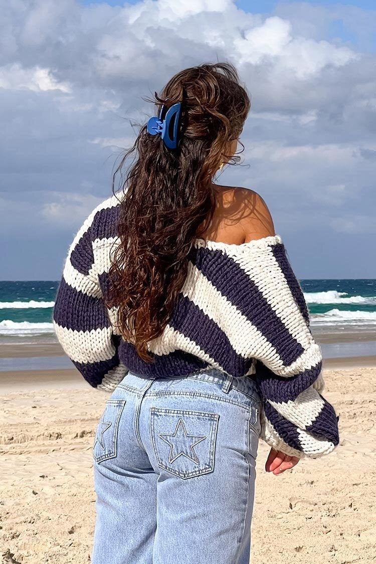 Stilla | Cozy Off-The-Shoulder Striped Knit Sweater til Efterårs Lag