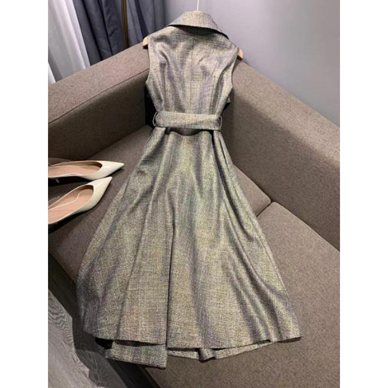 Dame omslagskjole med dobbelte knapdetaljer og taljerbart bælte Stilla