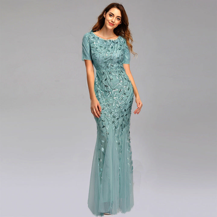 Stilla | Elegant Aftenkjole med Blonder & Broderi