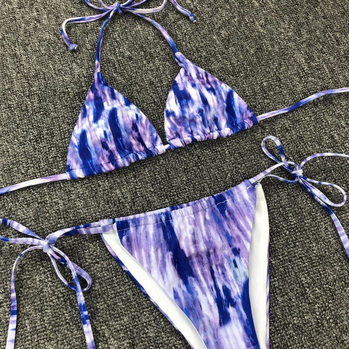 Dame bikini-sæt med trendende batikdesign og sidelæns snøre detaljer Stilla