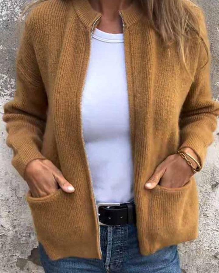 Stilla | Enkel Jakke med Klassisk Lynlås Design