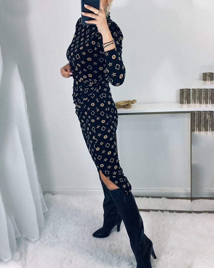 Stilla | Elegant Højhalset Kjole med Geometrisk Print