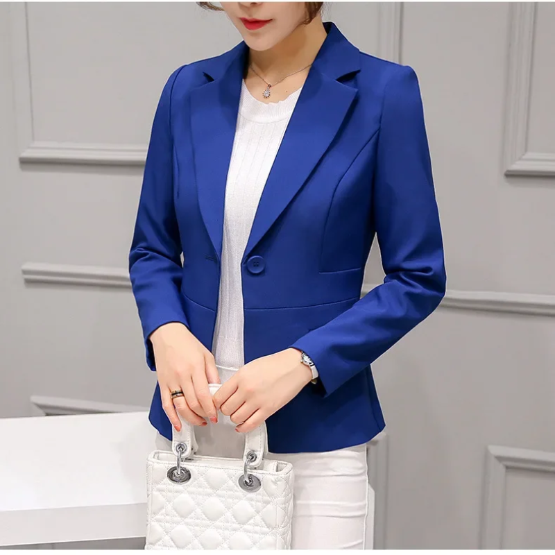 Stilla | Elegant Blazer Til Kvinder Med Knaplukning Ved Anklen