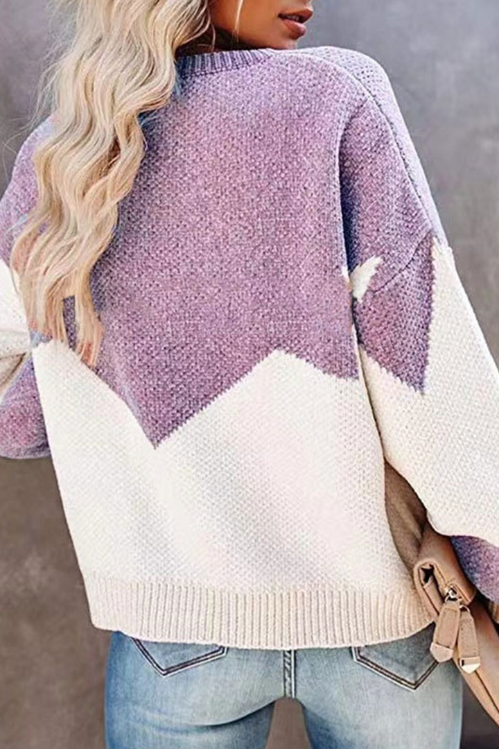 Stilla | Yndig sweater med geometrisk kontrast og rund halsudskæring