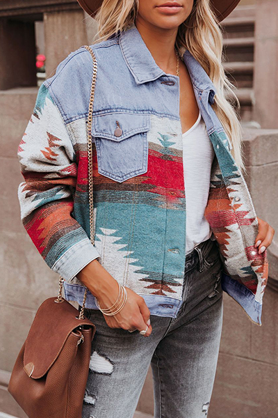 Stilla | Casual Jeansjakke med Lange Ærmer, Street Print, Patchwork Sløjfe, Omslået Krave