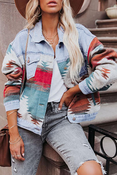 Stilla | Casual Jeansjakke med Lange Ærmer, Street Print, Patchwork Sløjfe, Omslået Krave