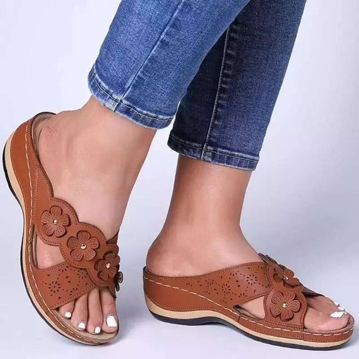 Dame Komfortable Clogs med florale detaljer og anatomisk sål Stilla