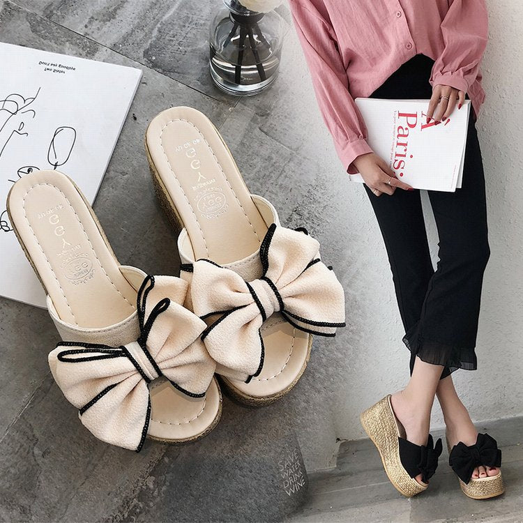 Dame Plateau-sandaler med moderne sløjfeapplikation Stilla