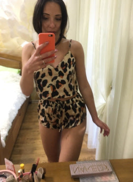 Dame fritids-top og shorts sæt med trendy leopardmønster Stilla