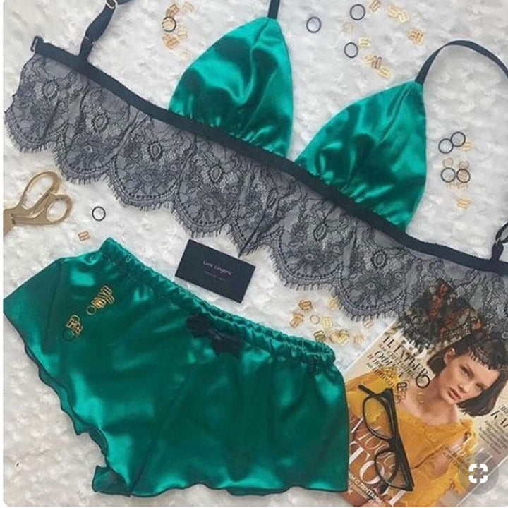 Dame spids-BH og shorts-sæt med luksuriøs satin og sart spidsdetalje Stilla