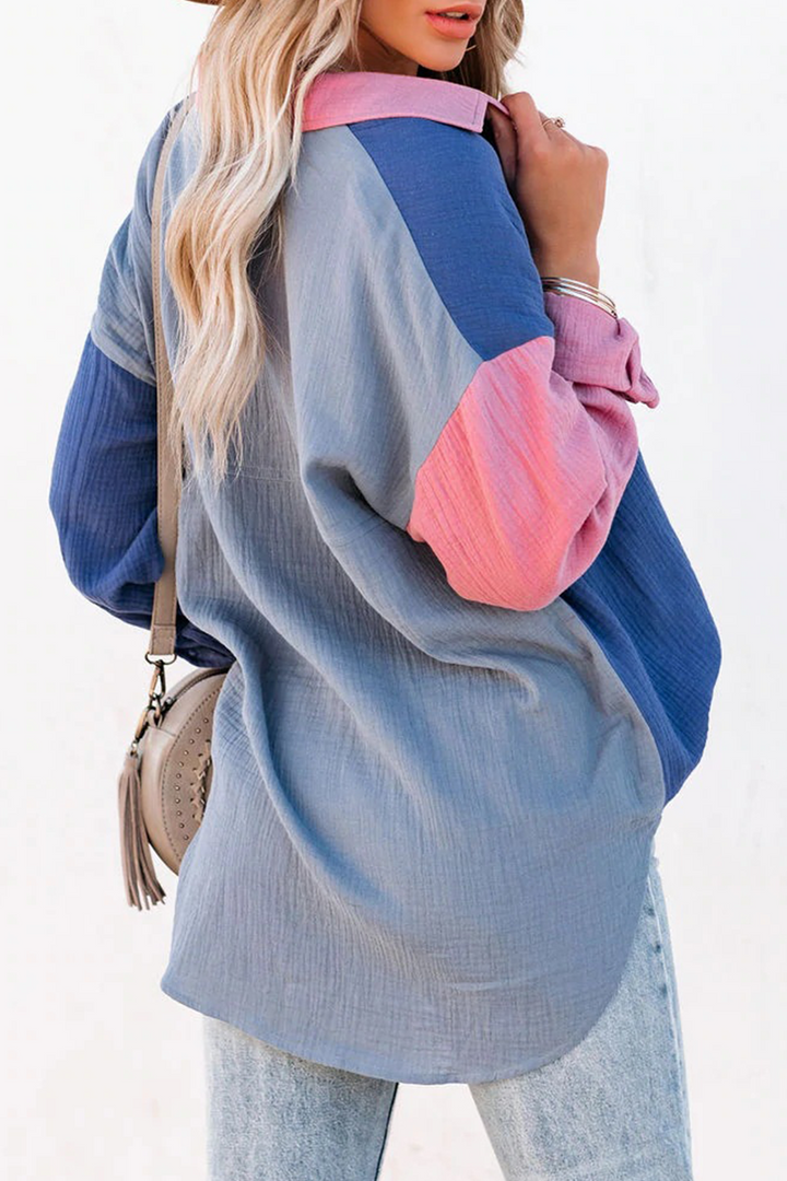 Stilla | Patchwork-bluse med ensfarvet krave og afslappet stil
