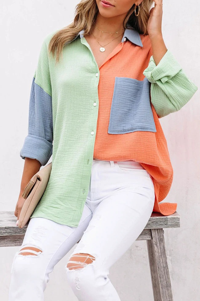 Stilla | Patchwork-bluse med ensfarvet krave og afslappet stil