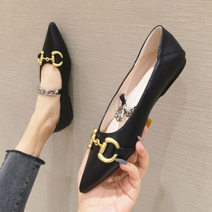 Dame Ballerina Sko med moderigtig kæderem og elegant spids form Stilla