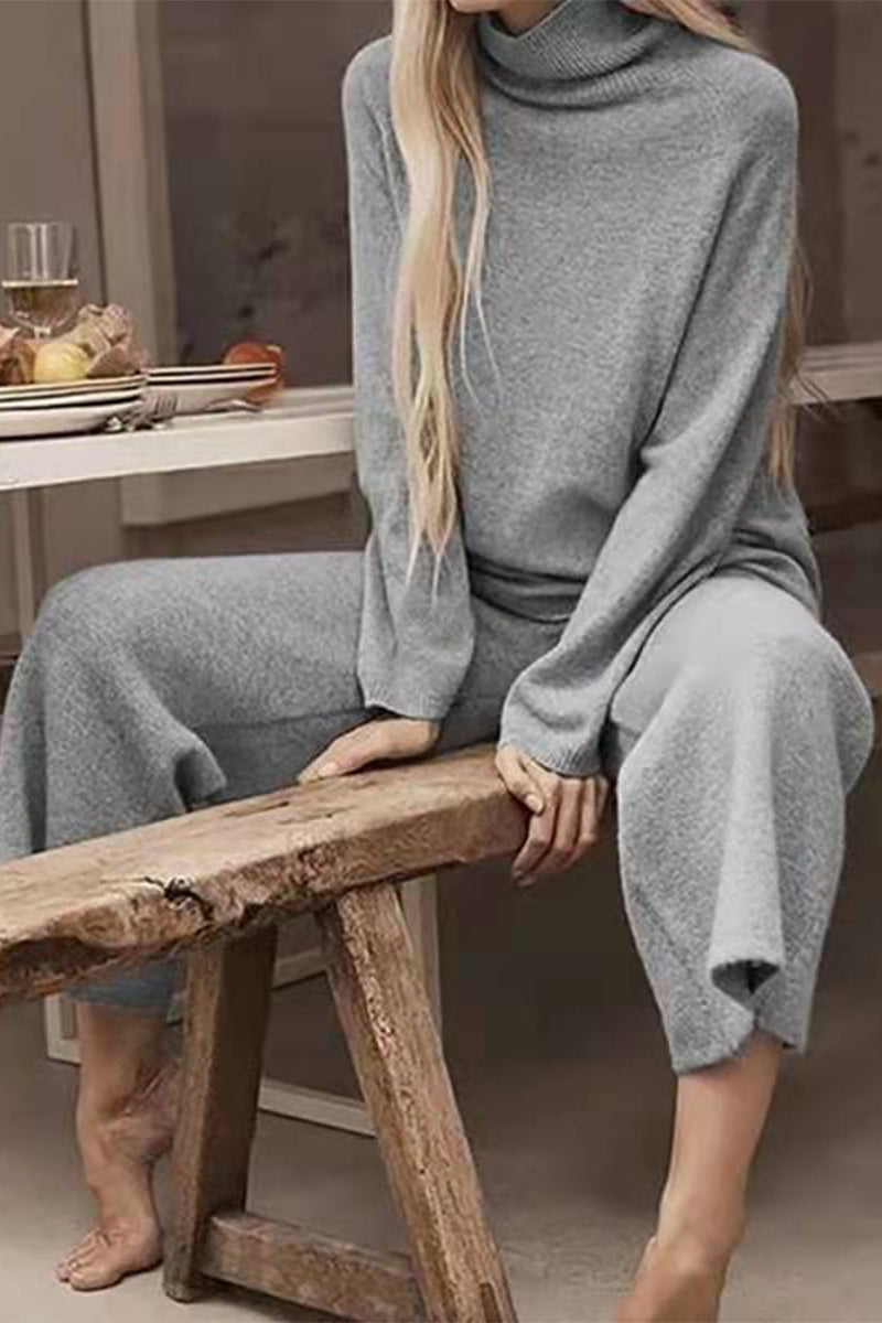 Stilla | Pullover I To Dele Med Rullekrave og Lange Ærmer, Ensfarvet