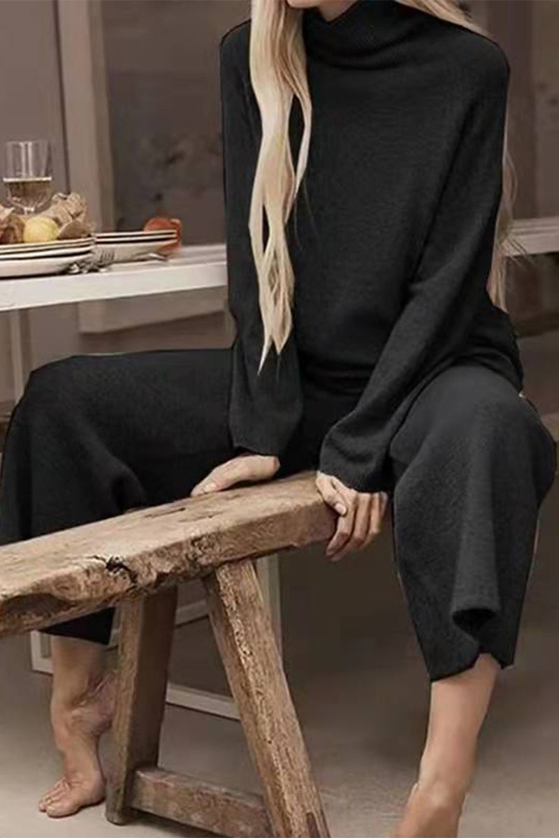 Stilla | Pullover I To Dele Med Rullekrave og Lange Ærmer, Ensfarvet
