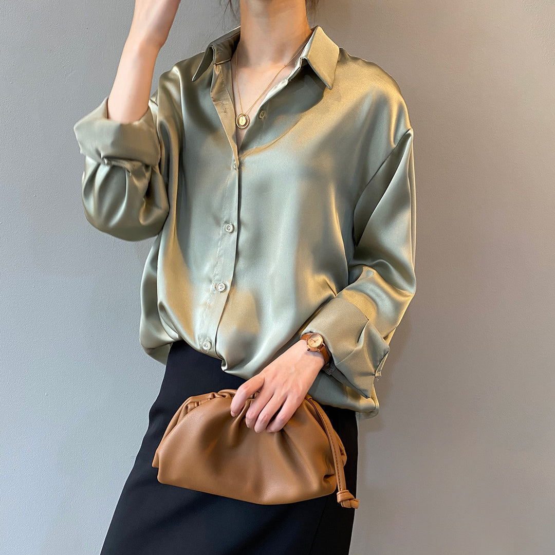Dame silkebluse med elegante knapdetaljer Stilla