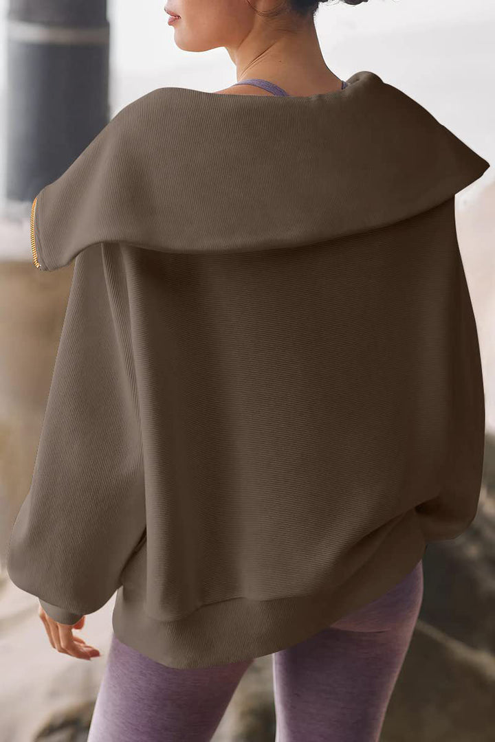Stilla | Elegant Kvinde Sweater med Ombukket Krave og Halvdelen Lynlås