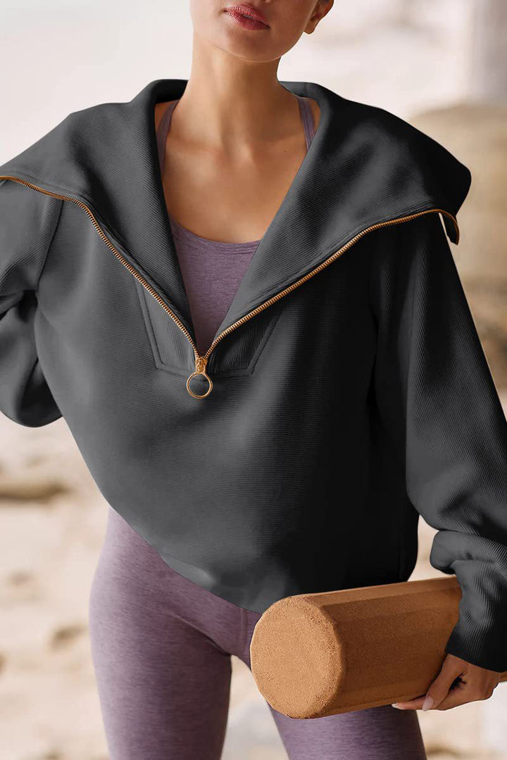 Stilla | Elegant Kvinde Sweater med Ombukket Krave og Halvdelen Lynlås