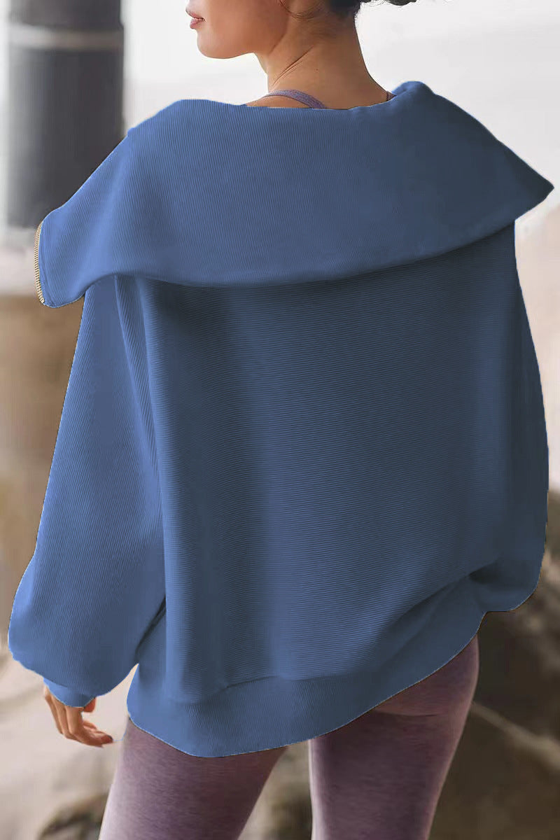 Stilla | Elegant Kvinde Sweater med Ombukket Krave og Halvdelen Lynlås