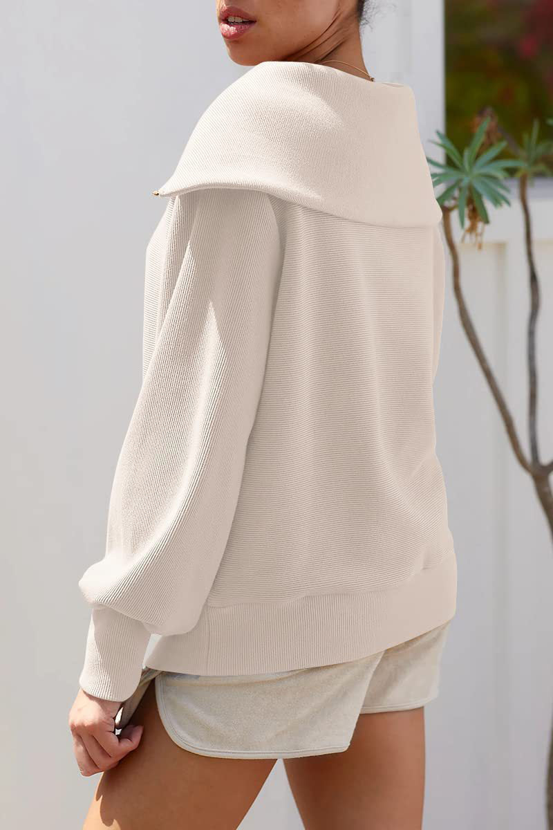 Stilla | Elegant Kvinde Sweater med Ombukket Krave og Halvdelen Lynlås