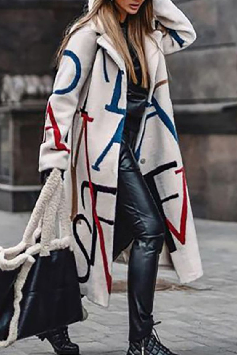 Stilla | Streetwear Overdel med et elegant tryk og en omfoldet krave i patchwork-stil