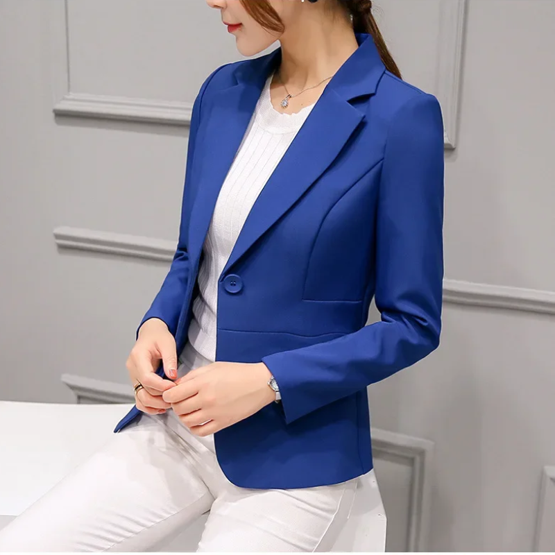 Stilla | Elegant Blazer Til Kvinder Med Knaplukning Ved Anklen