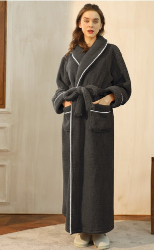 Skovae | Stilig Tykk Overknæ Plush Bademantel