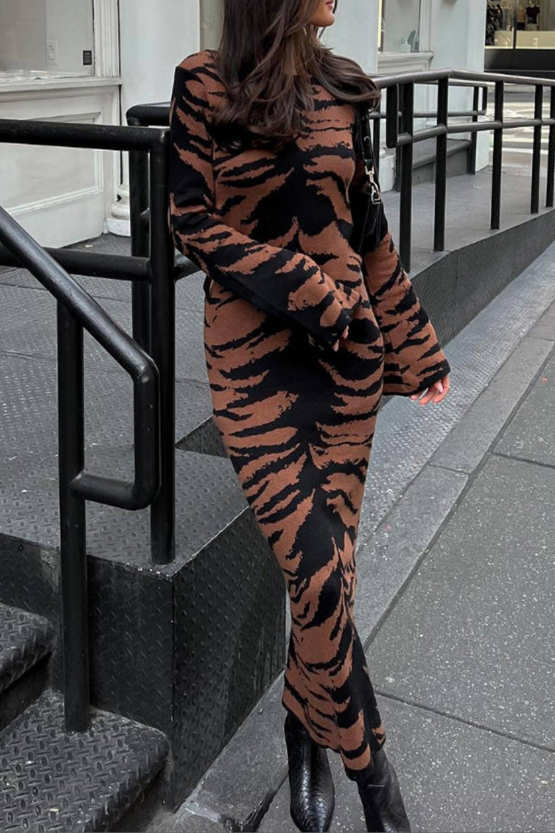 Stilla | Vintagestræde Leopard Jacquard Tårstof Rundhalset Blyantskørt Kjoler