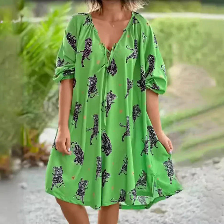 Stilla | Casual Kjole Med V-hals Og Print