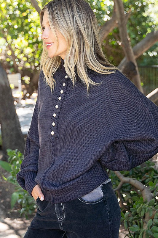 Stilla | Knapstrikket Sweater